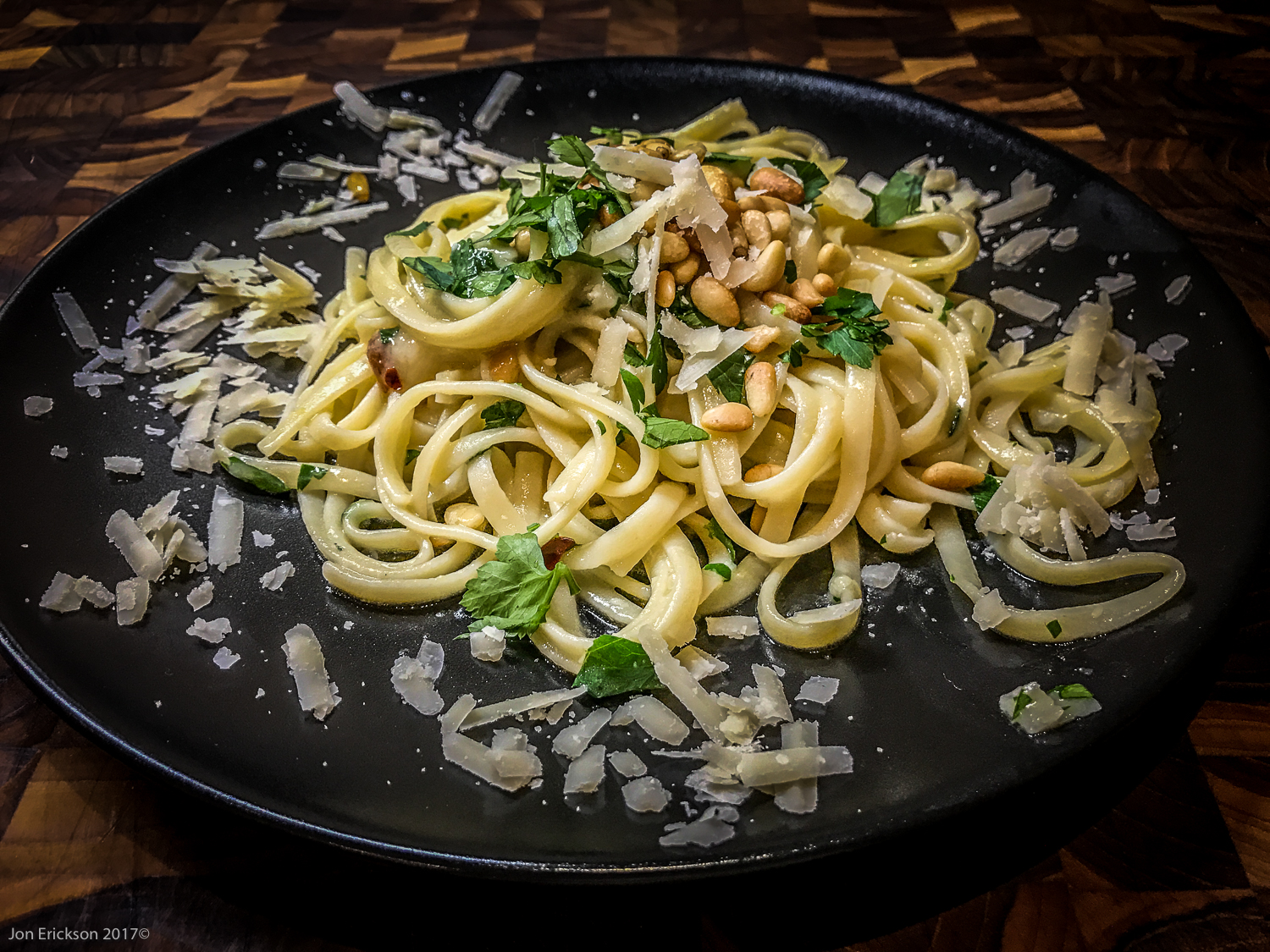 Garlicky Spaghetti with Lemon and Pine Nuts | Searching4Zen